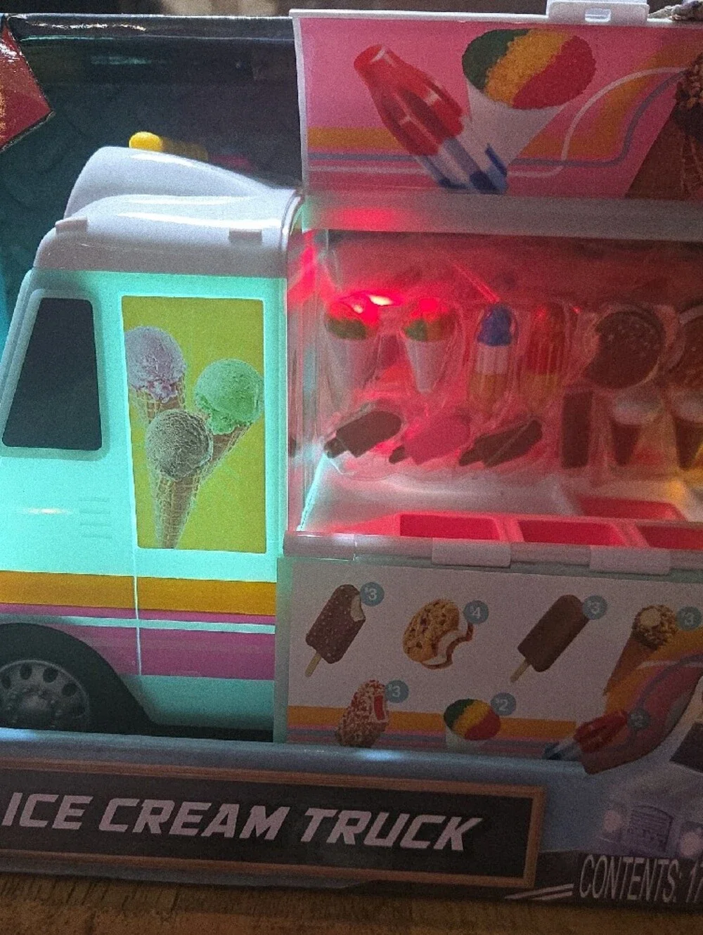 Maxx Action Kids Ice Cream 17 Piece Truck Playset Lights & Sound